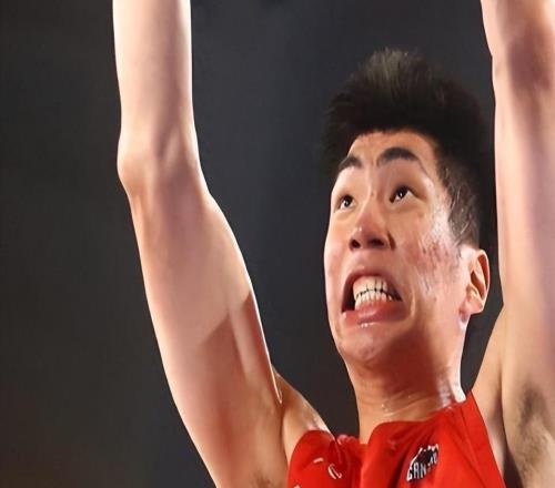 男篮小姚明狂轰9分3板，留洋变扶贫！队友16分钟输23分，真带不动
