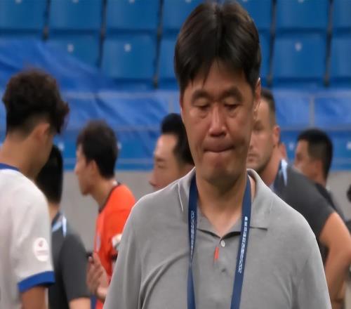 离大谱！李霄鹏爱将业余表现，浪费绝好机会，葬送海牛全队努力！