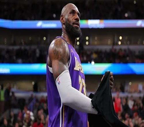 记者：詹姆斯不考虑告别巡演，这将面临身体挑战和负面压力