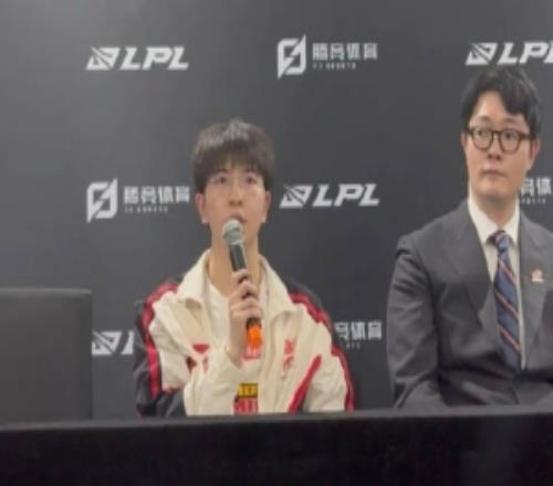 Elk谈对阵Viper：我觉得他们下路打得更好，好很多吧