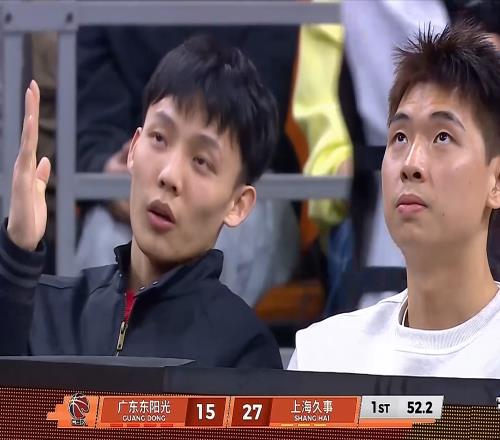 CBA：胡明轩单项最高遭双杀，张镇麟23分四连胜，小将8助攻