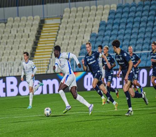 5714！上海双雄被虐！申花不敌迪纳摩拉唐破门海港被打花了