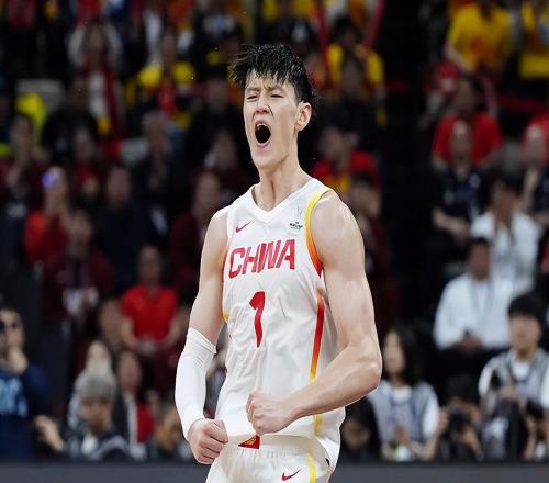 这能打NBA曾凡博对韩国两场拿2分，浪费首发位置，被郭士强放弃