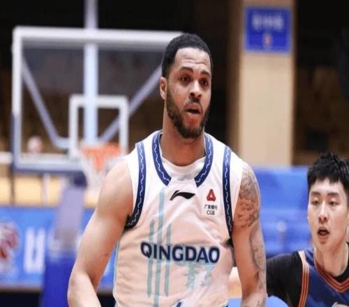 CBA官方：青岛外援韦瑟斯庞对裁判使用侮辱性语言被罚款3万