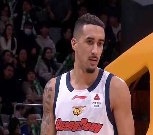 破案了！奎因扣篮后，点解怒吼对手原因揭晓