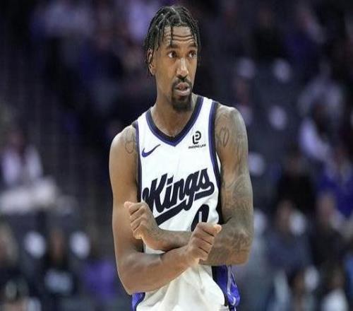 联盟官方：国王后卫马利克蒙克因假摔被处以2000美元罚款