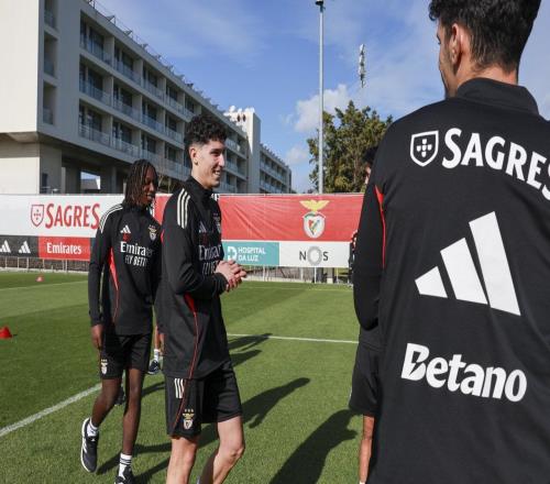 穆里尼奥让17岁小孩，三天在欧冠和联赛首秀，至于22岁，抱歉老了