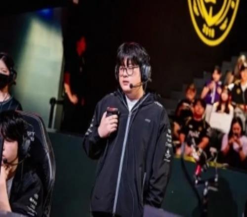 韩媒：Ryu执教能力获业界公认，是转会期竞争最激烈的主教练