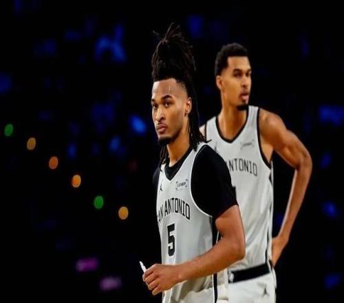 谁说摸了奖杯，就拿不了冠军了