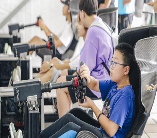 上海8小时耐力赛轰鸣上赛道，自主IP打造城市体育新符号