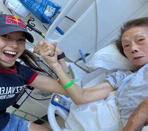 泪目！谷爱凌夺金过后晒照纪念离世的外婆：我会像你一样勇敢