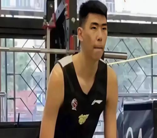 还有后续交易广东男篮或倒手陈国豪，目标指向焦泊乔！