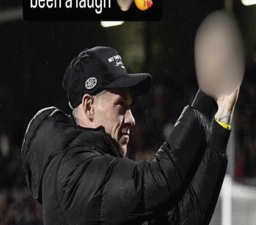 爱尔兰球员麦克林谢场时向客队球迷竖中指，还发文让他们滚蛋