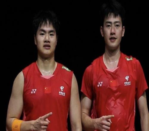 梁伟铿王昶20力克西班牙组合，晋级羽毛球世锦赛男双16强