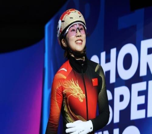 距领奖台一步之遥，短道小将杨婧茹还想滑得更快