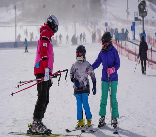 外媒：中国冰雪经济蓬勃发展带来示范效应