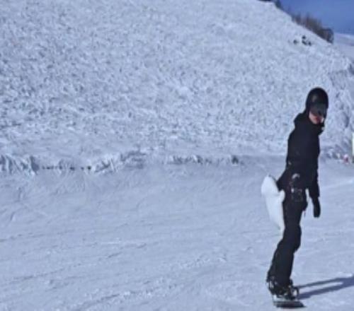 JackeyLove更新滑雪整活：医生告诉我要多运动我建议，滑着走