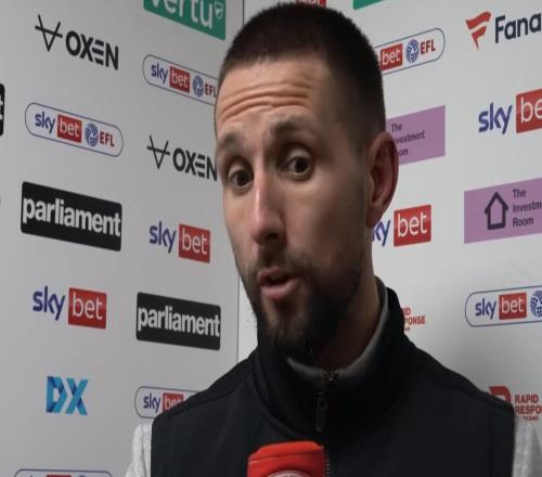 巴恩斯利主帅：冬窗曾想引入一球员但未如愿，球队阵容将维持现状