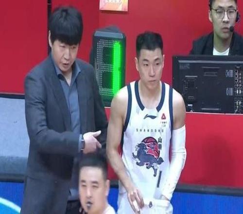 客战东北虎又遇新麻烦，山东2人感冒，邱彪该给年轻人机会了吧