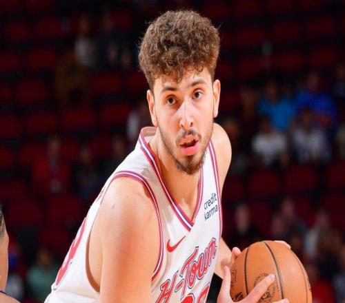 状态不佳！申京18中5拿到17分7助，扳平球惨遭大帽