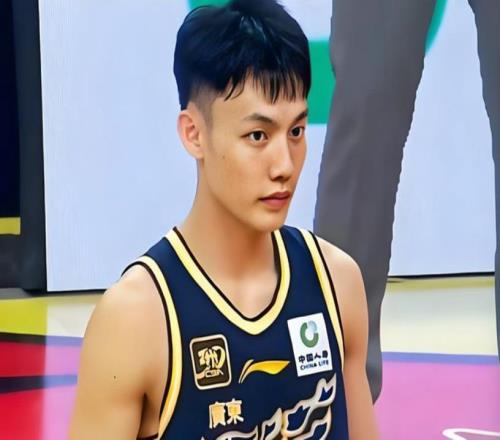 徐杰眉骨受伤，缝了3针郭昊文42分有望入选国家队