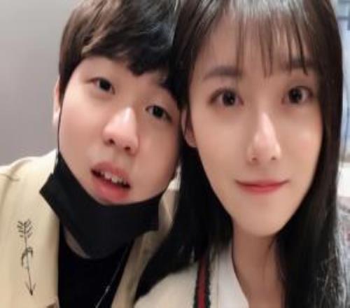 网友怒喷Rookie：过期泡面不舍得丢，十年女友说分就分