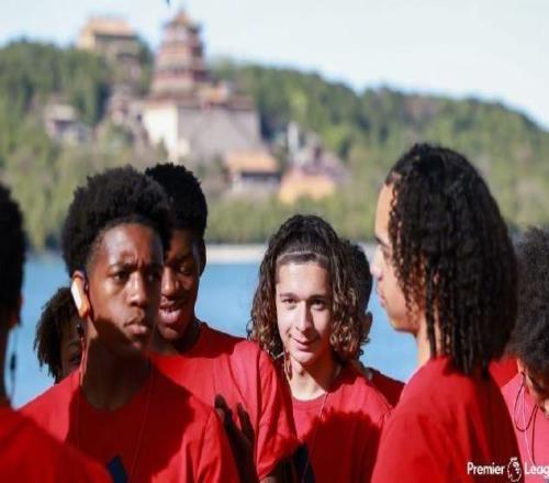 英超青年杯休赛日，三支英超球队小将游览颐和园体验中国功夫