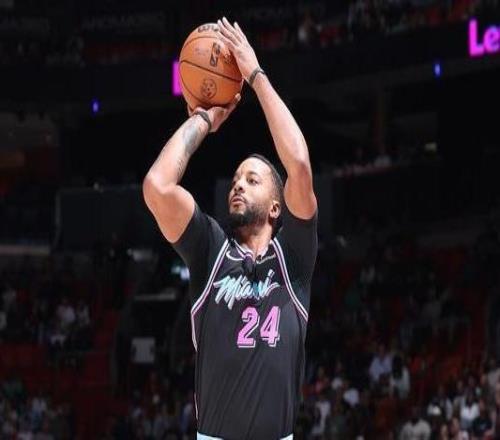 鲍威尔25+6波齐姆斯基20+8热火主场击败勇士