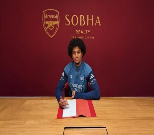 官方：阿森纳从斯托克城签下18岁后卫杰登狄克逊