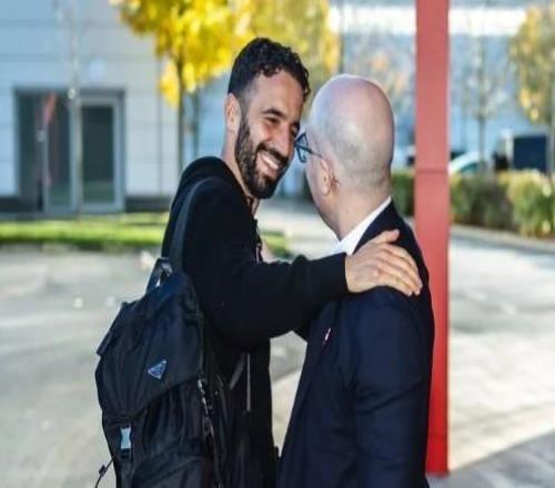 不是“经理”，曼联官方公告中阿莫林的身份仍然是“主教练”