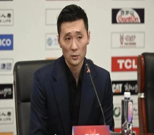 新疆男篮换帅，刘炜下课徐杰奎因因伤休战，辽宁男篮锁定新外援