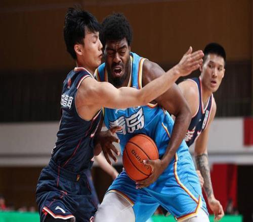 又有两支CBA抢一名大外援，他曾在CBA单场轰下44分19篮板
