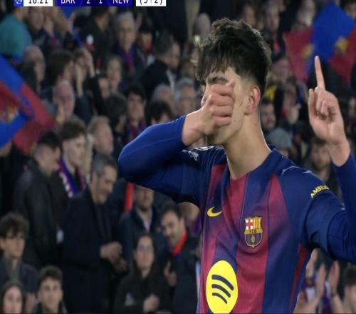 18岁296天，贝尔纳尔是欧冠淘汰赛进球第三年轻的巴萨球员