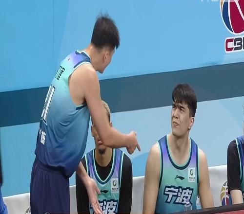 禁5场罚22万！CBA开重磅罚单，广州遭晴天霹雳，球迷：赵睿惹的祸