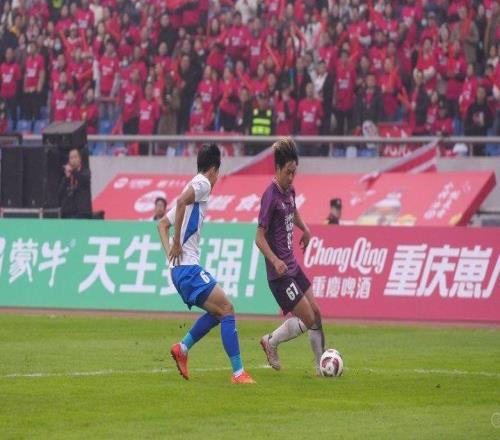 41800多名球迷见证！奥体时隔2201天重燃战火，“渝超”九龙坡主场输了