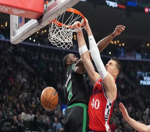 我不是月最佳杰伦布朗爆砍50+3+5！战神卡状态消失，哈登拉胯