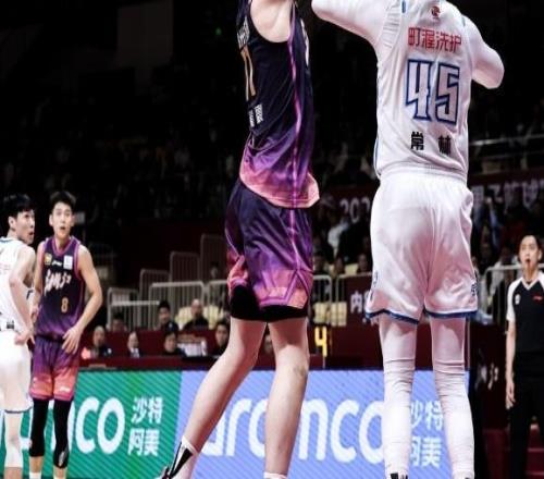 西乙首秀7+8余嘉豪谈感受：和西甲前四差距不大首节完全喘不上气