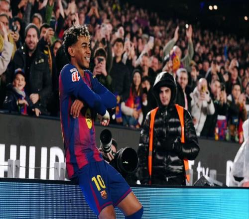 亚马尔惊艳破门！拉菲尼亚看呆了，巴萨大胜：1项数据傲视5大联赛