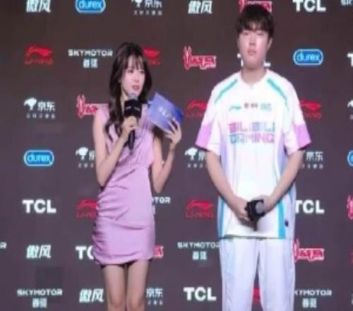 狂！Bin：赢比赛挺简单的，没压力这是LOL最好的版本对线百分比自信