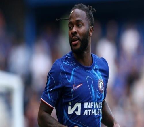 记者：斯特林在跟切尔西谈未来，他可能解约