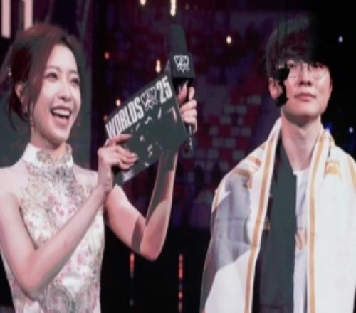 希然晒照：这一次作为主持人见证赛事长河里新的历史，何其有幸