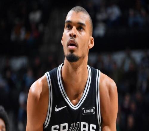 连续爆冷！雷霆31次罚球输猛龙，马刺不敌倒数鹈鹕，暴露明显短板