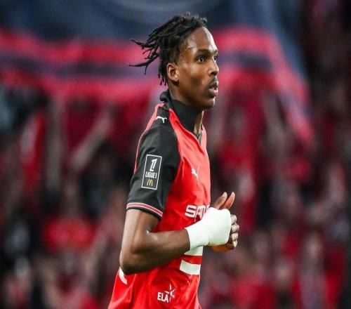 天空：曼联在关注雷恩中卫雅凯，他冬窗不太可能加盟