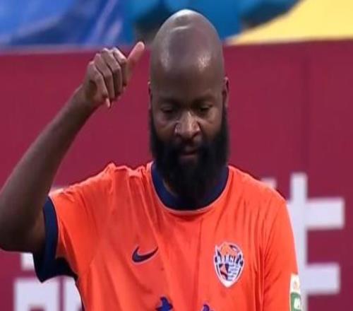 记者：兰克尔泽在海牛出征杭州前拂袖而去，职业素养低