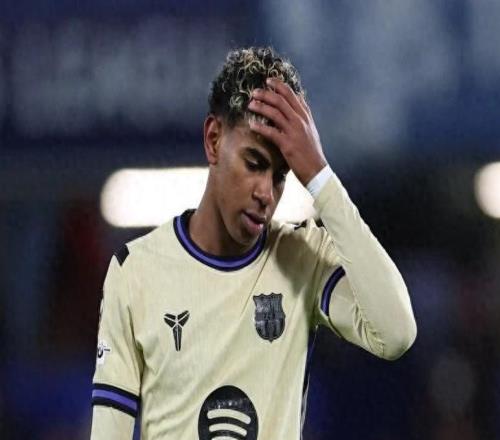 巴萨客场03惨败切尔西，防线崩盘、阿劳霍红牌，亚马尔仅1次射门