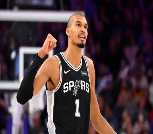 2.24米却痴迷外线近三战狂打31铁！光头文班遭全明星先发侵蚀