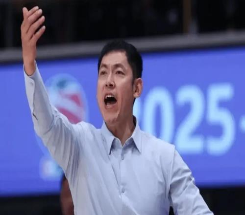 胜青岛发布会！张庆鹏点名3将，廖三宁提防守，强调还未反弹！