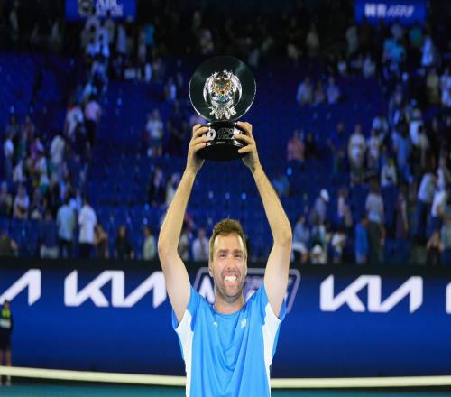 业余球手夺一球致胜冠军！高芙贡献名面，周杰伦球都没碰到就出局