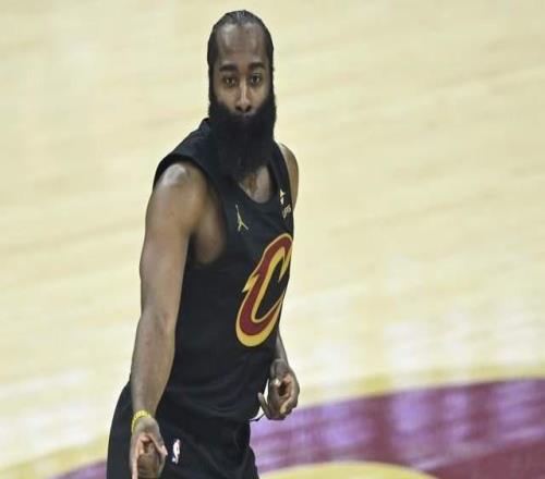 大爆发！骑士轰235打崩鱼腩：神射手三分7中7，哈登11分8助