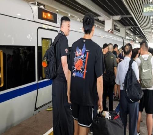 期待回归首秀！崔永熙目前已经跟广东队会和
